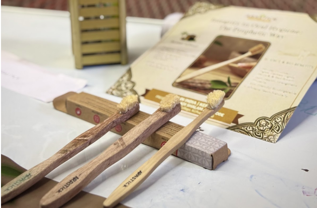 Arak Toothbrush (ARASTICK)